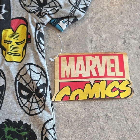 (J37) Marvel Boys Gray T-Shirt with Iconic Superhero Faces SZ 3T - Picture 3 of 6